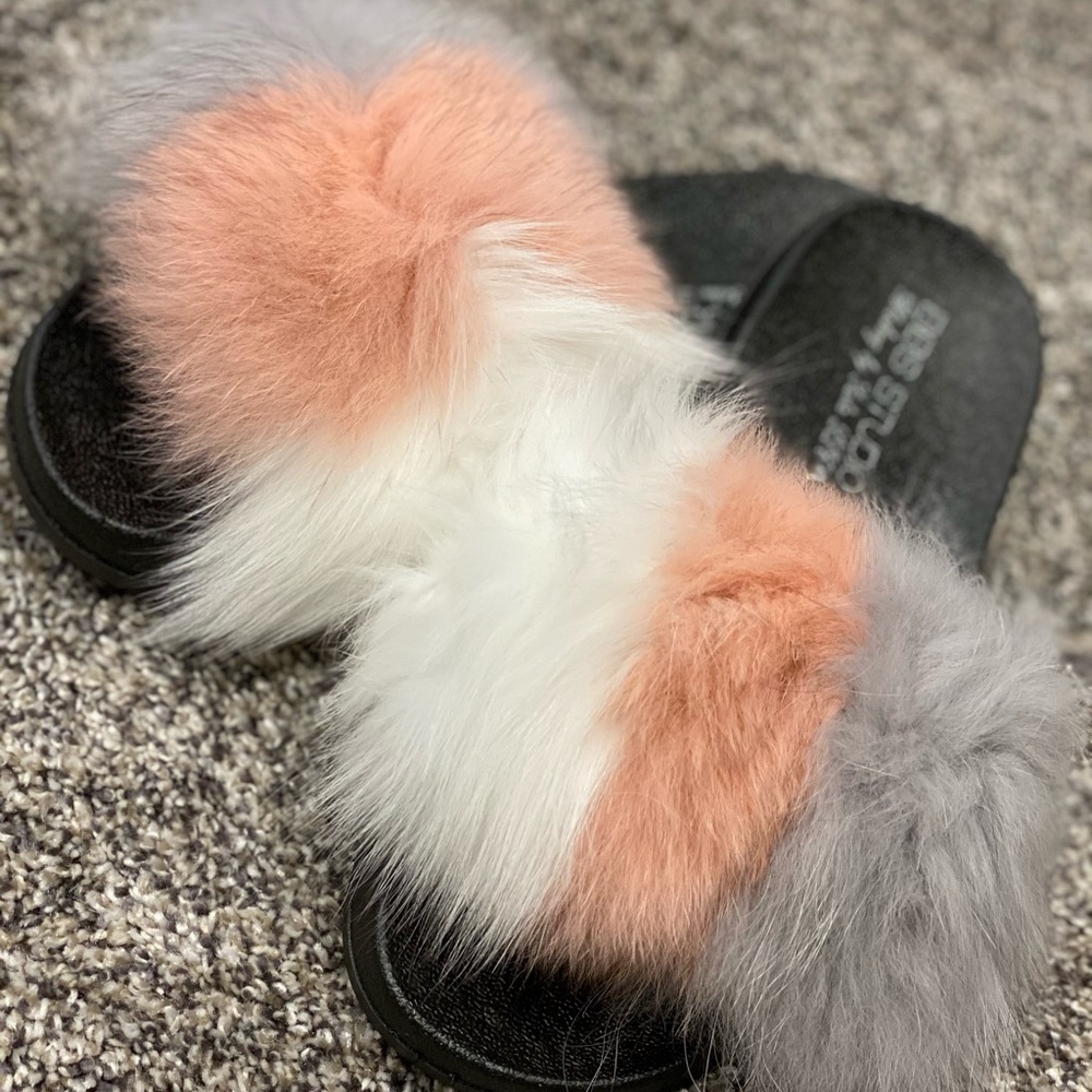 NWOT Grey/Pink/White Furry slides